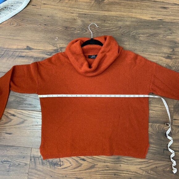 Cozy Terracotta TurtleNeck Sweater - Picture 5 of 8